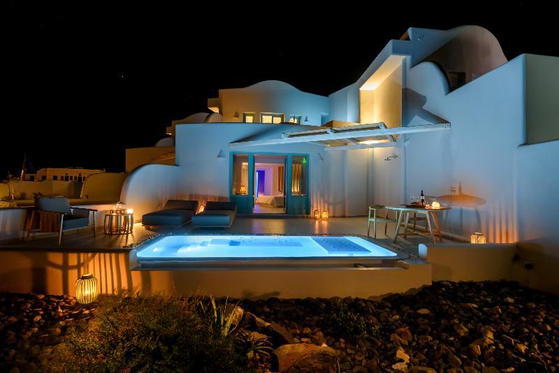 Neptune Luxury Suites Akrotiri  Exterior photo